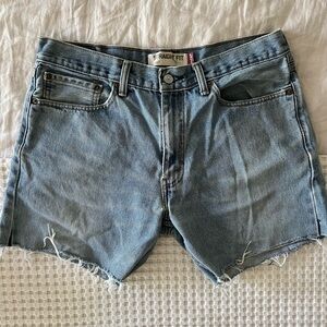 Vintage Levi’s cut off denim jean shorts. Waist 34